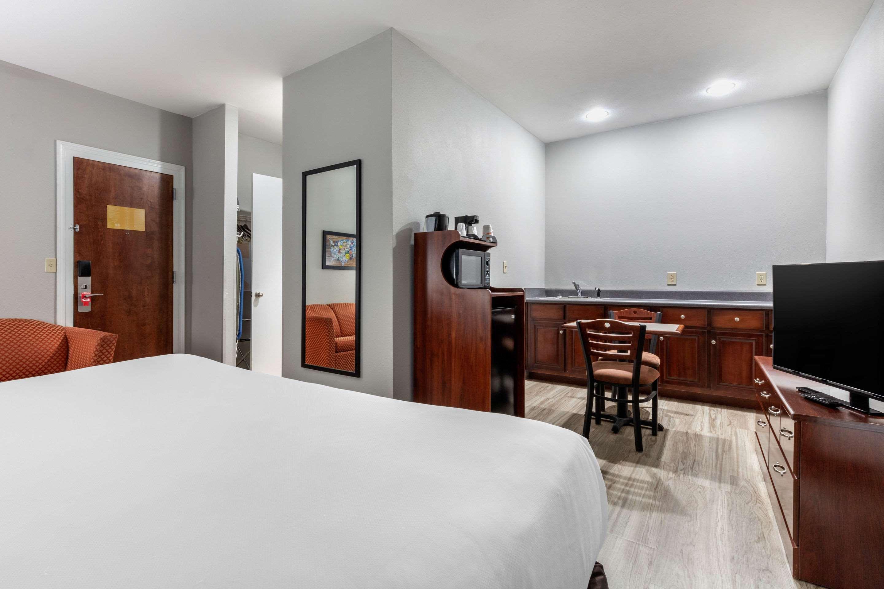 Quality Inn & Suites Demopolis Buitenkant foto